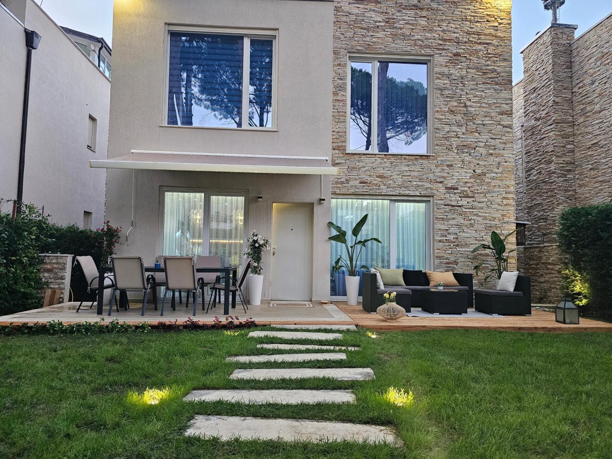 Gjiri Lalezit Pine Villa Lalez